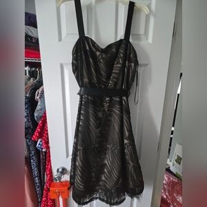 R&M Richards Black Sleeveless Sweetheart Midi Dress